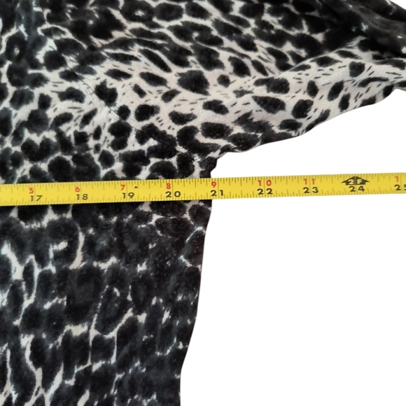 Soft Surroundings Monochrome Animal Print Cardigan Size L - Picture 3 of 7